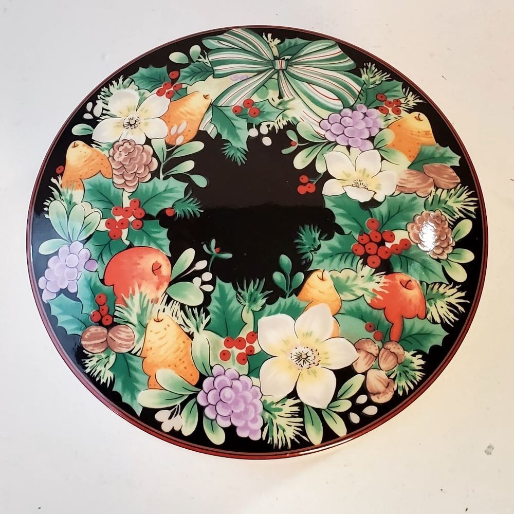 Mikasa Keepsake Box Festive Wreath pattern